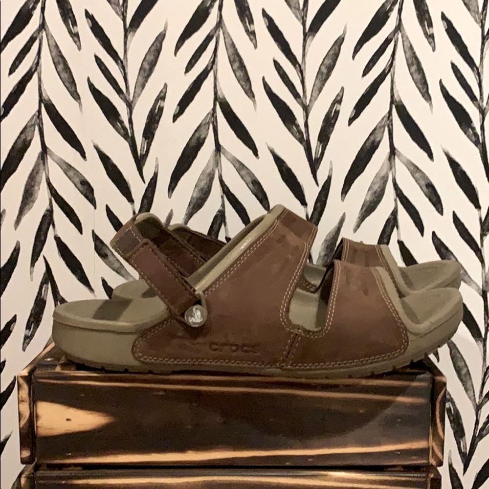 Men’s crocs